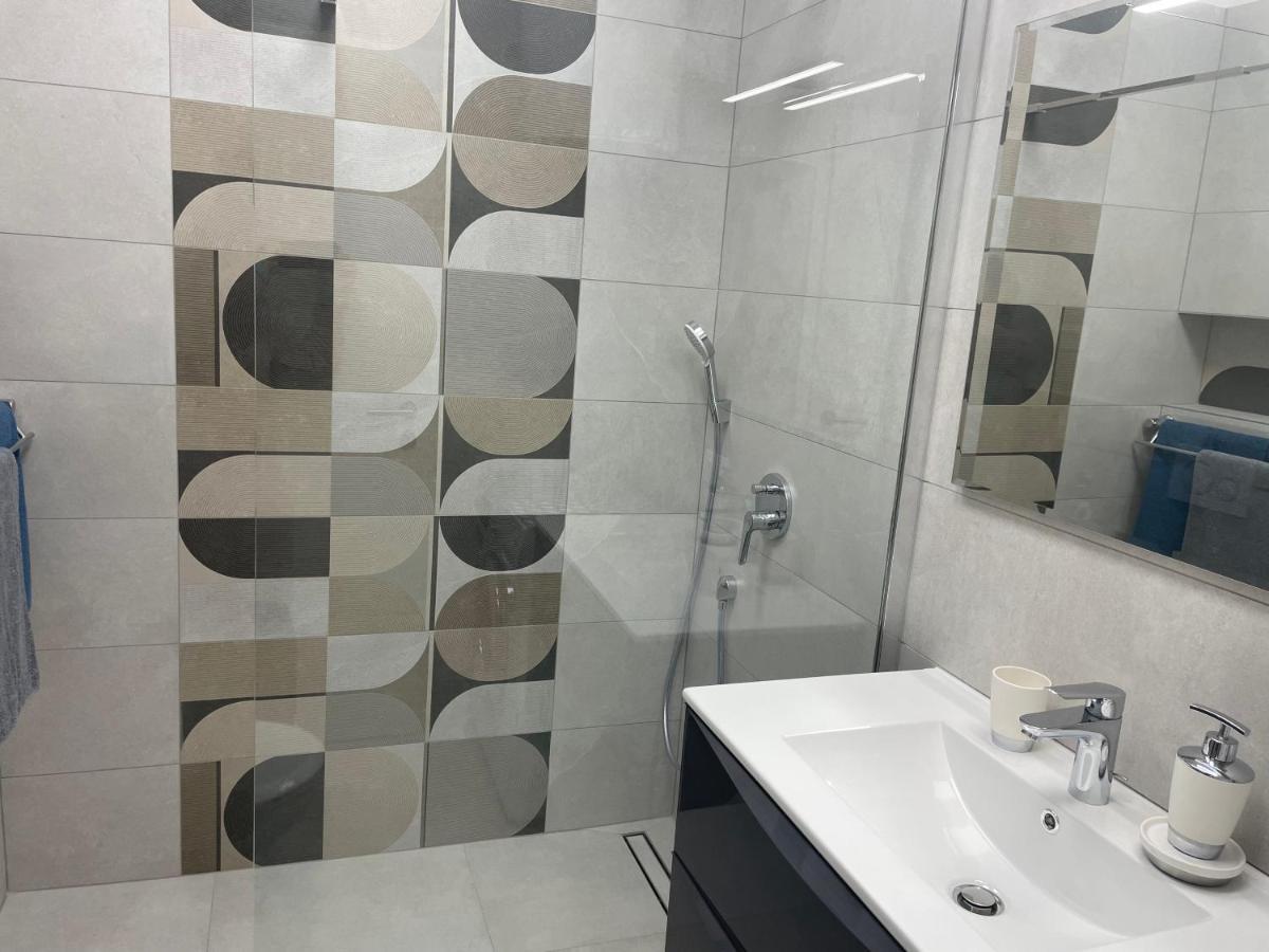 Spacious New App For 5 Persons, Close Beach&City Poreč Eksteriør bilde