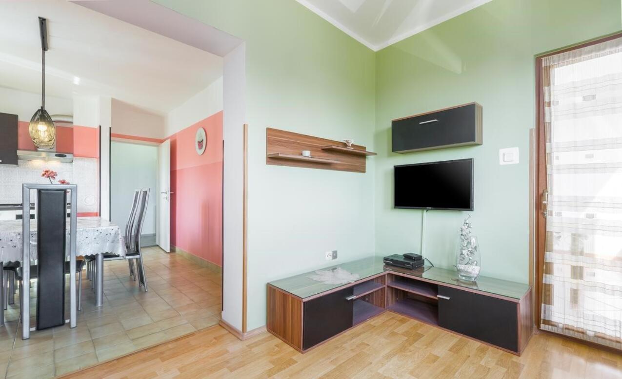 Spacious New App For 5 Persons, Close Beach&City Poreč Eksteriør bilde